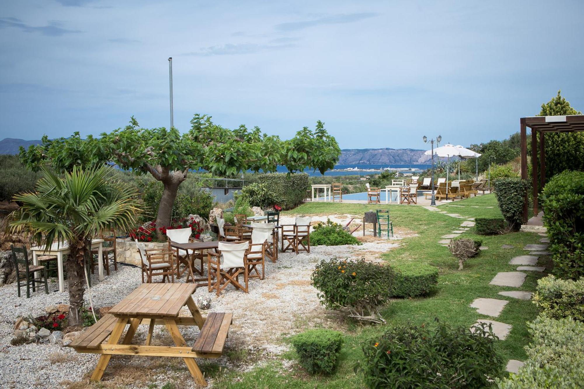 Agarathos Traditional Rooms - Pool - Kaliviani -On The Road To Balos Exterior photo