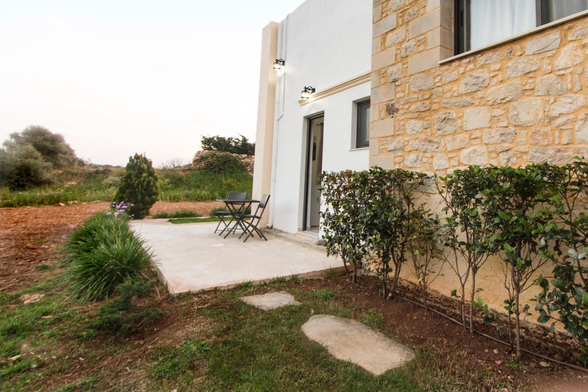 Agarathos Traditional Rooms - Pool - Kaliviani -On The Road To Balos Exterior photo